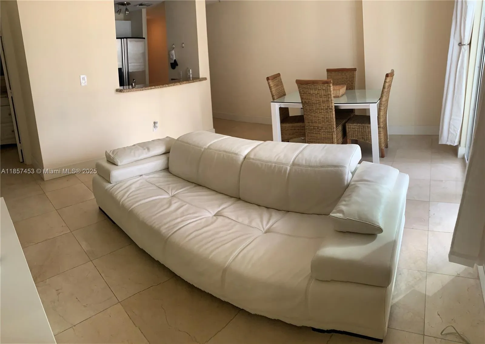 Miami, Florida 33131, United States, 1 Bedroom Bedrooms, ,1 BathroomBathrooms,Residential,Active,190059