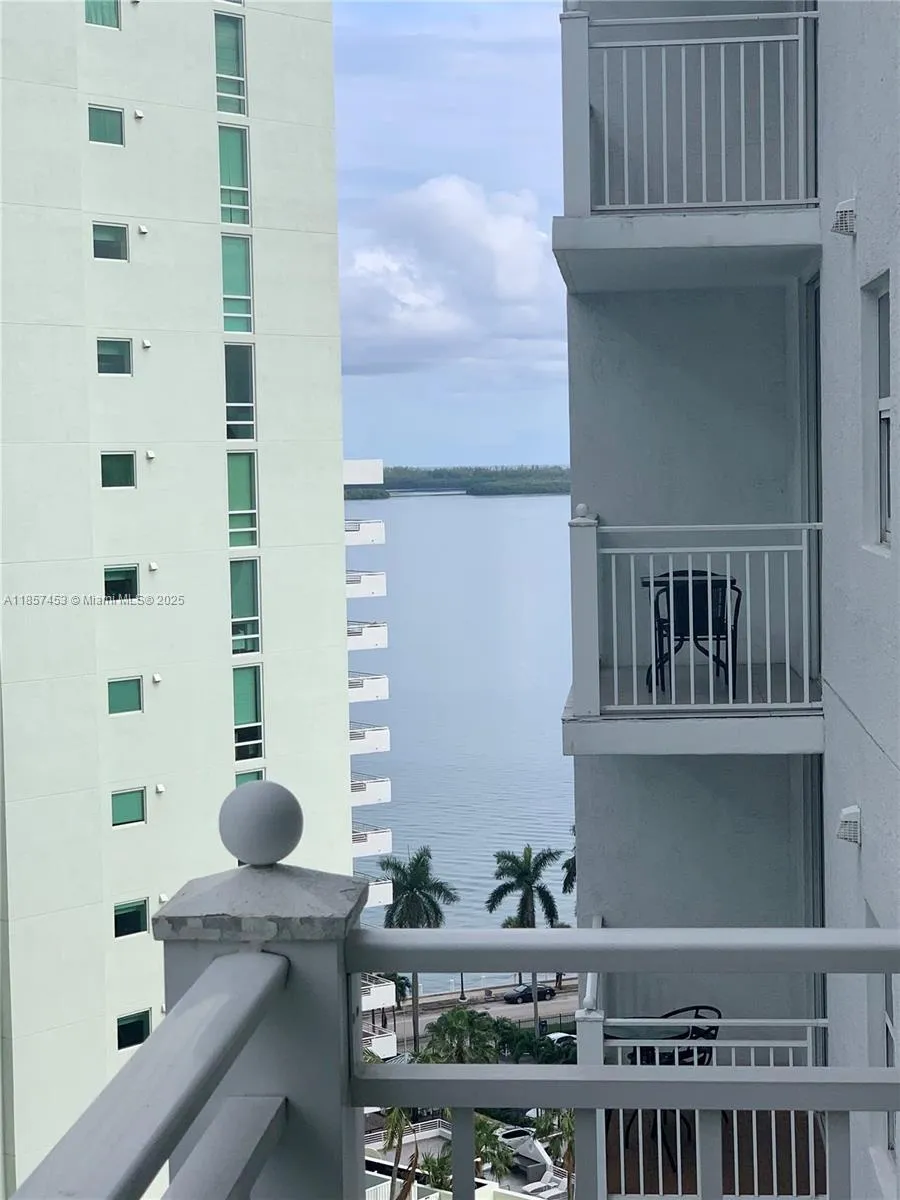 Miami, Florida 33131, United States, 1 Bedroom Bedrooms, ,1 BathroomBathrooms,Residential,Active,190059