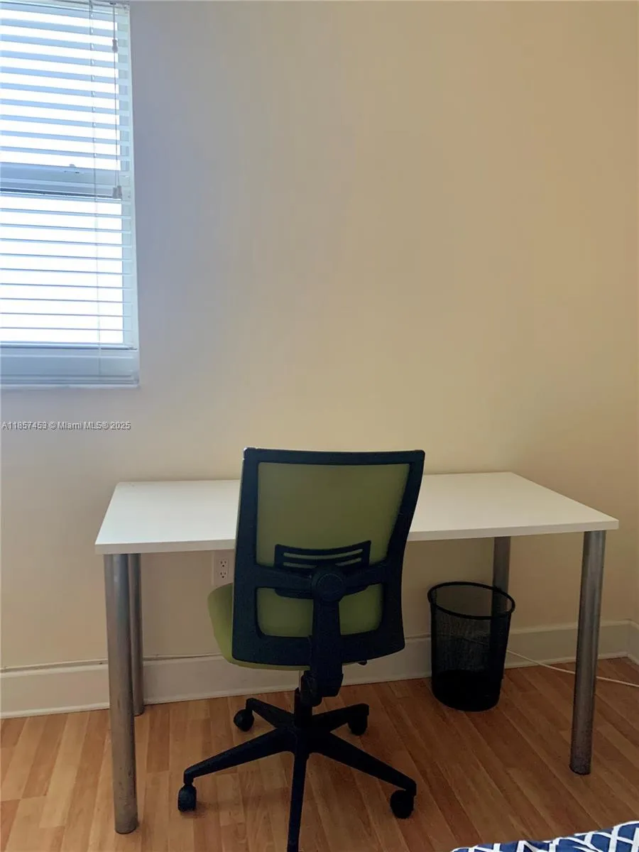 Miami, Florida 33131, United States, 1 Bedroom Bedrooms, ,1 BathroomBathrooms,Residential,Active,190059