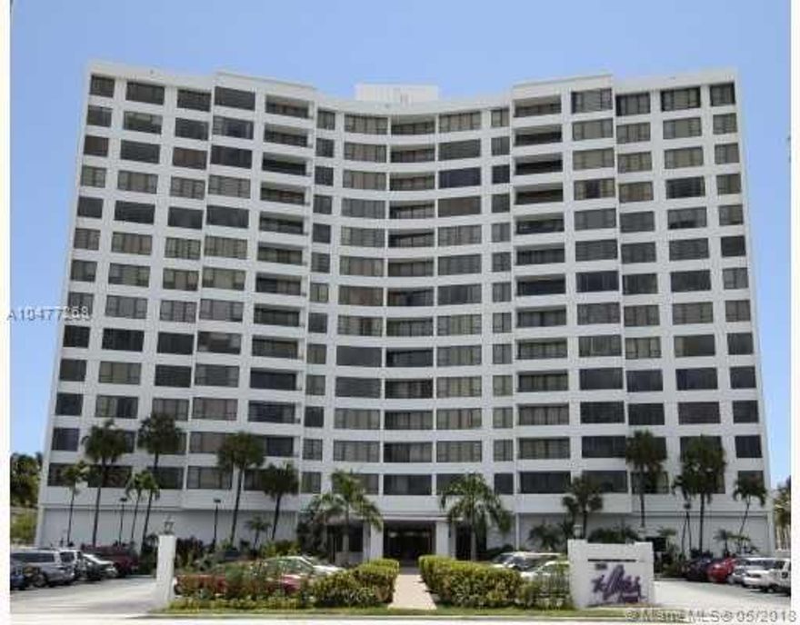 BEAUTIFUL VIEW. BUILDING HAS HEATED POOL, HOT TUB, 24 HOUR VALET AND SECURITY. CLOSE TO SHOPPING, RESTAURANTS, CASINOS, AND AIRPORT.  SPECIAL ASSESSMENT $124 TILL MARCH 2019.