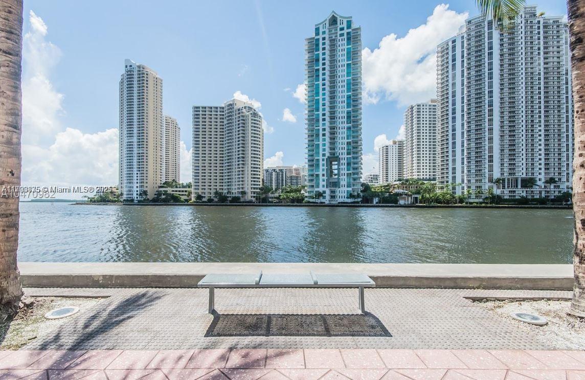 325 S Biscayne Blvd 3822
