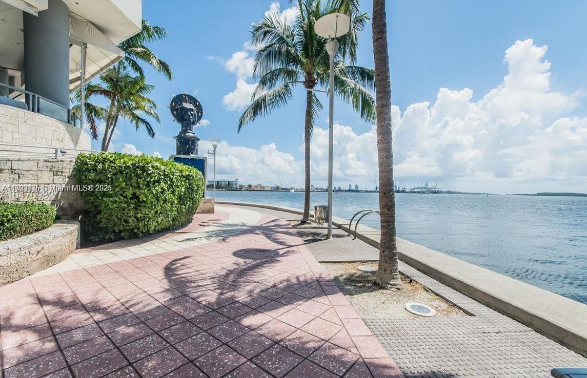 325 S Biscayne Blvd 3822