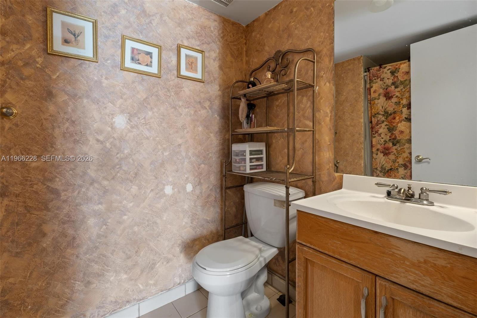 GABLES I TOWNHOMES CONDO - Residential