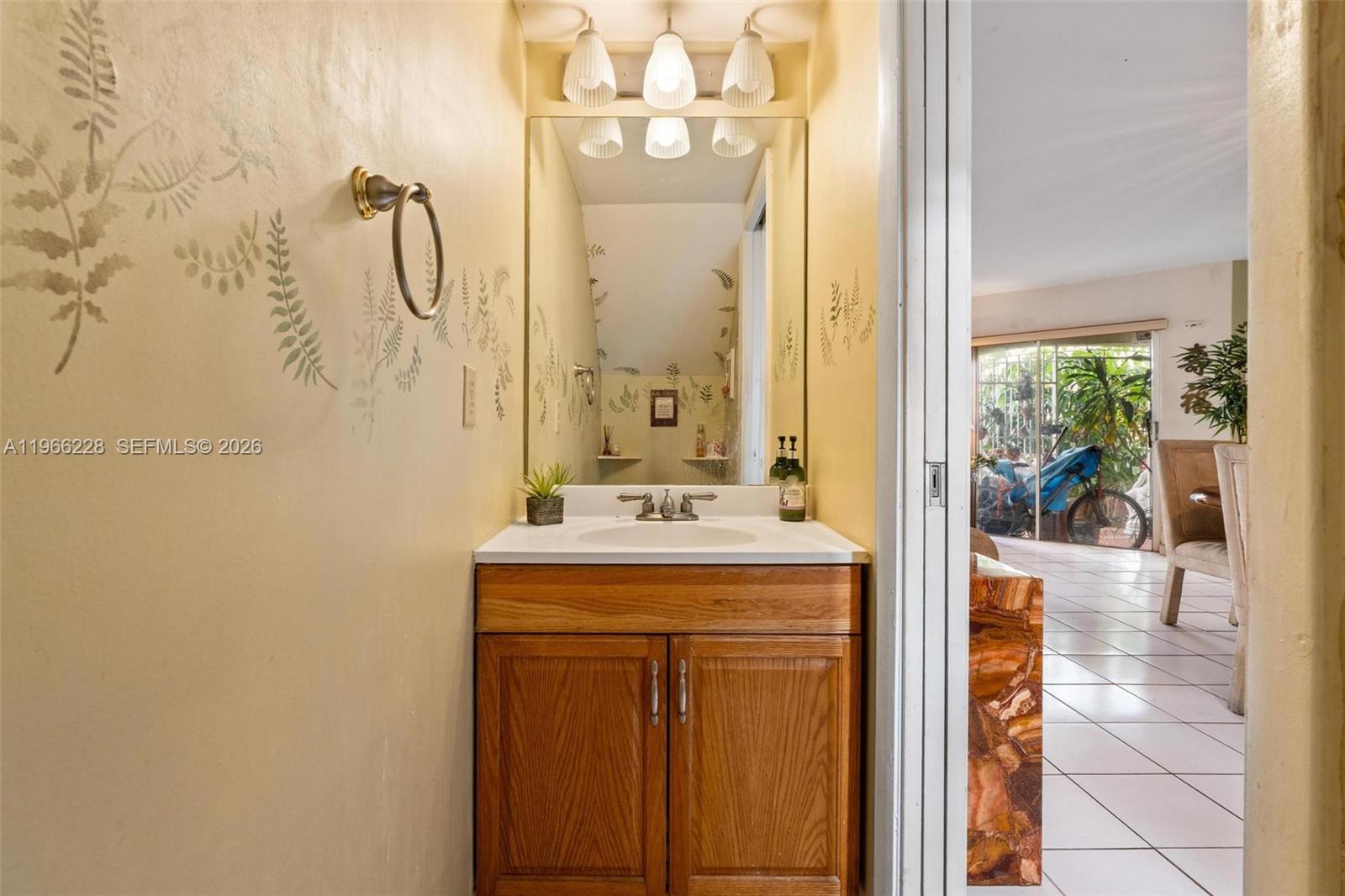 GABLES I TOWNHOMES CONDO - Residential