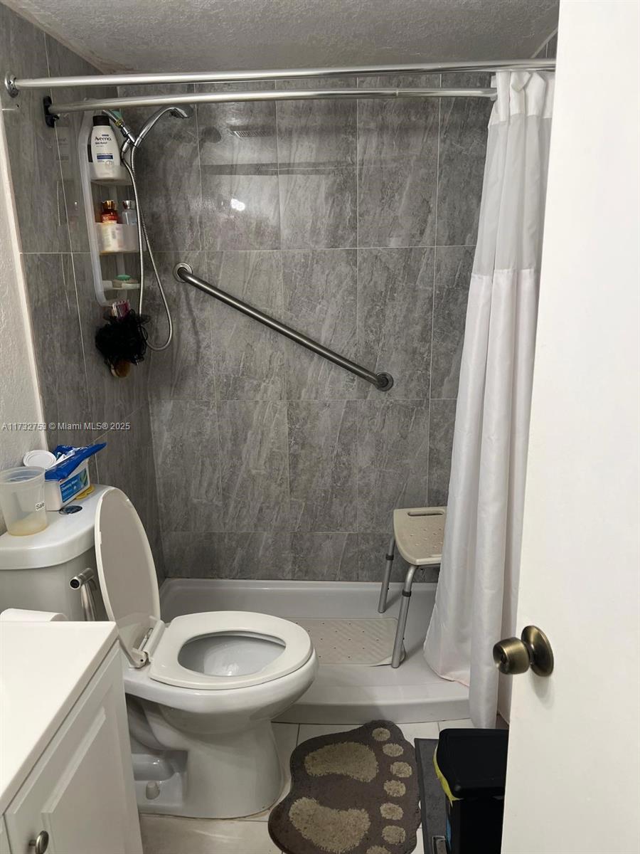 CAMBRIDGE CONDO - Residential