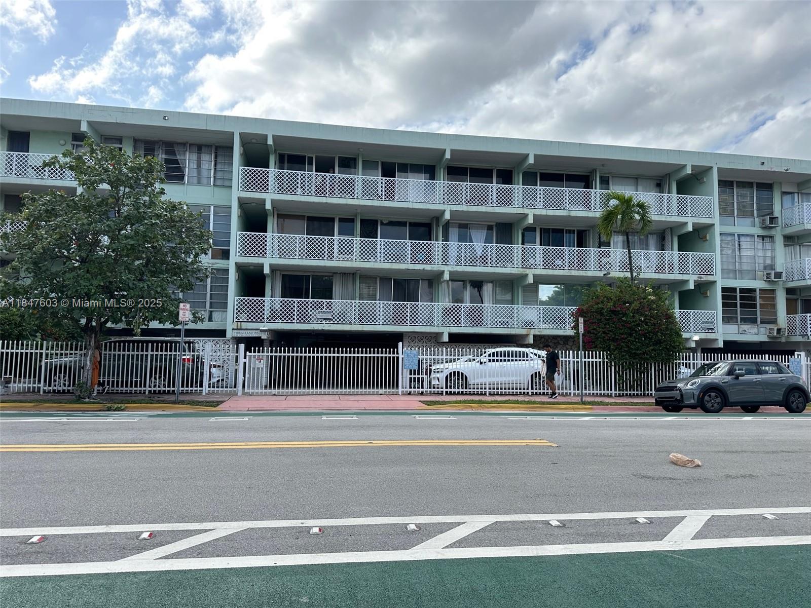Great studio at heart of Miami Beach,ready to move in..plenty parking space,1 st comes 1st gets..walking distance to beach,Lincoln RD, Esponala way and mamy restaurants. 600 credit score required per association.Price is negotiable due to ongoing building renovations—take advantage of this limited-time opportunity to secure a prime Miami Beach address at a reduced rate!