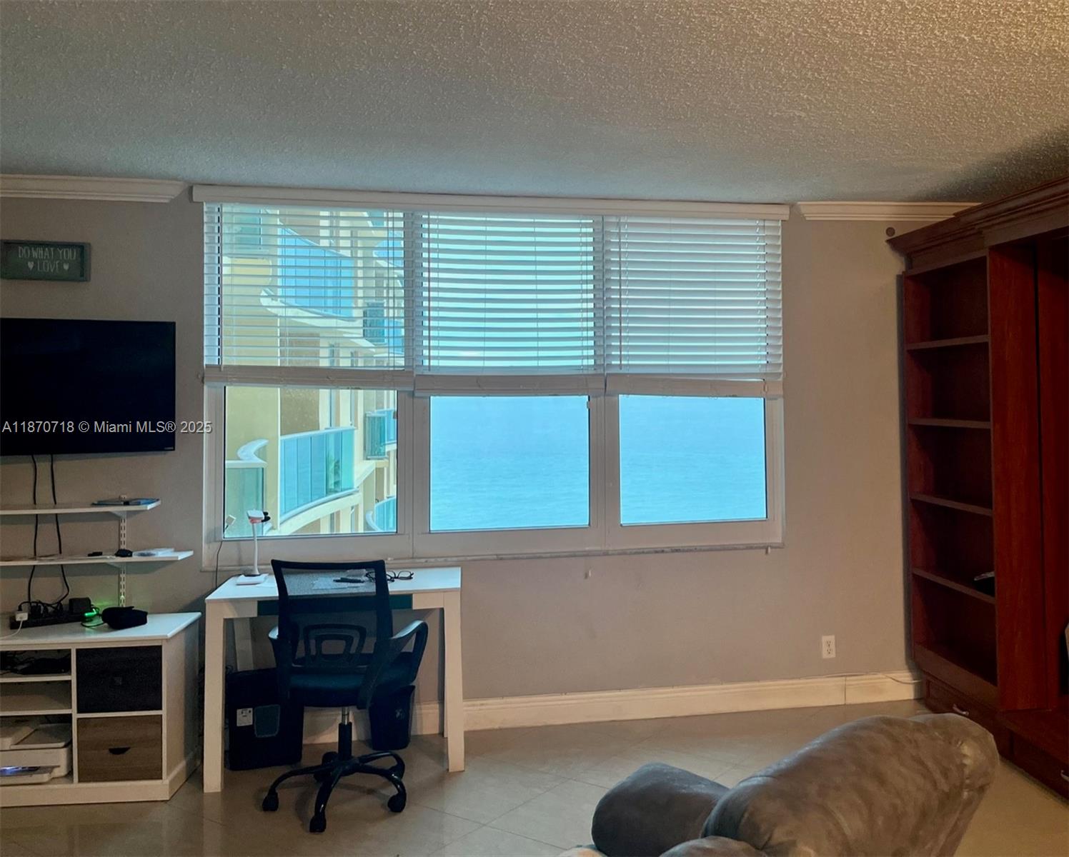 WAVE CONDO - Residential