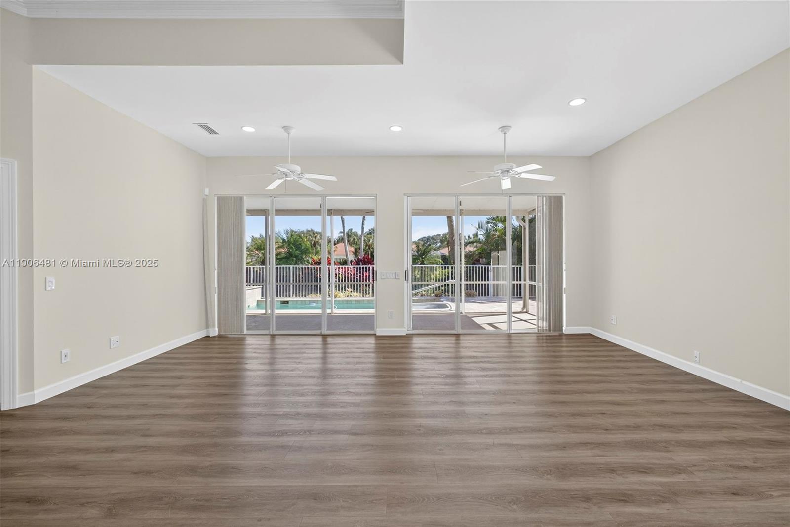 OAKS OAKS EAST 4 - Residential