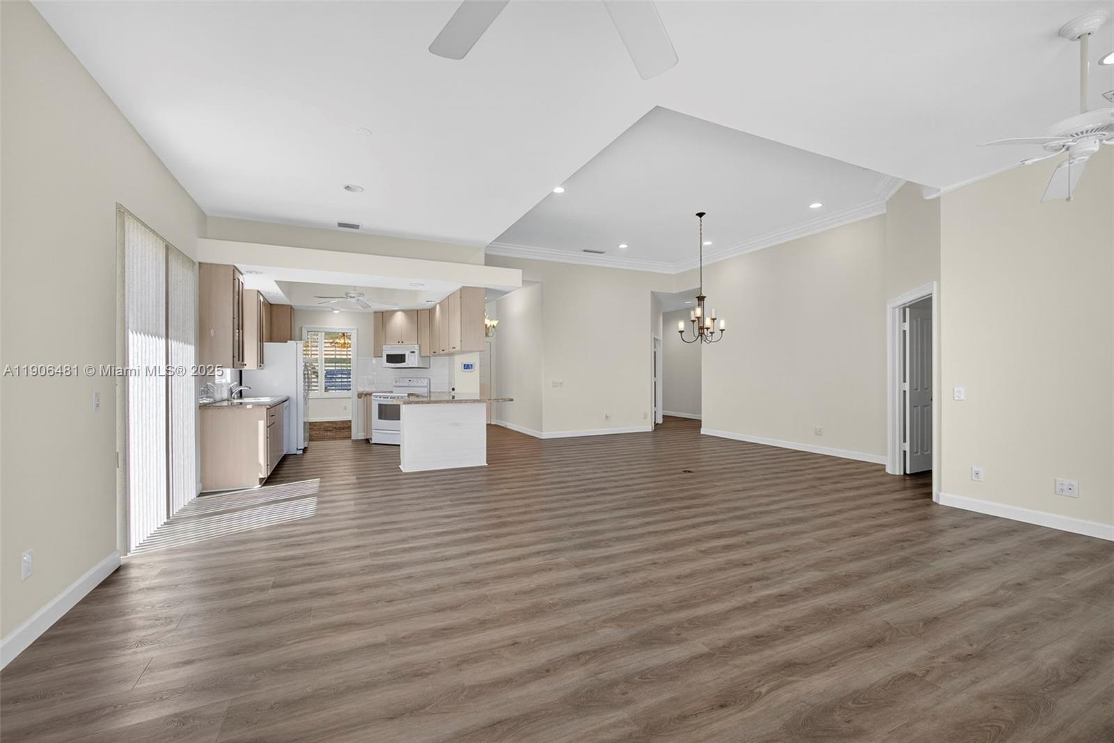 OAKS OAKS EAST 4 - Residential