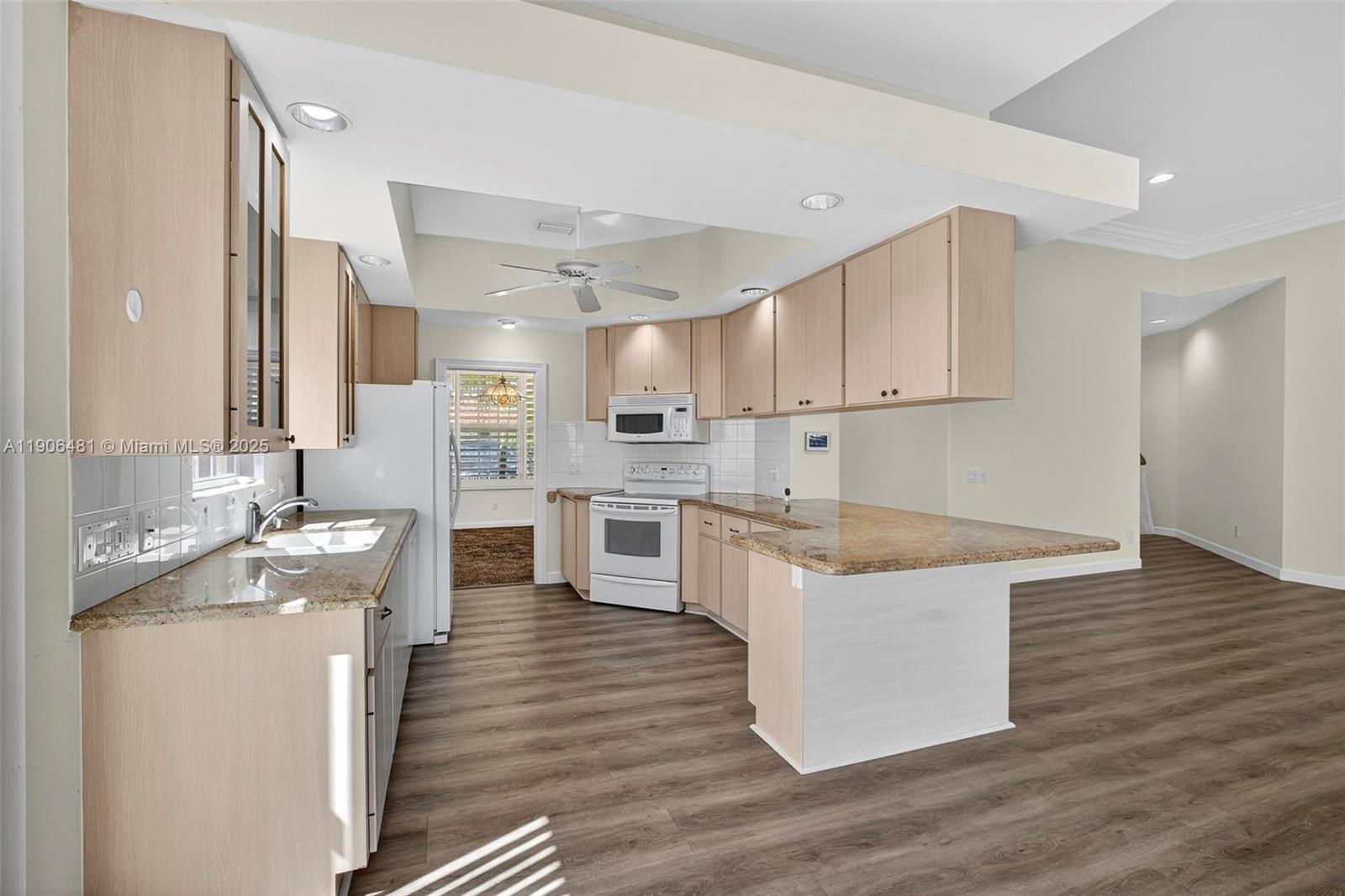 OAKS OAKS EAST 4 - Residential