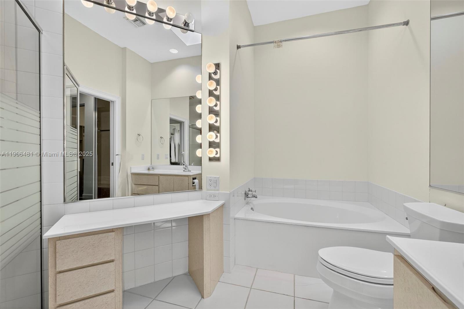 OAKS OAKS EAST 4 - Residential