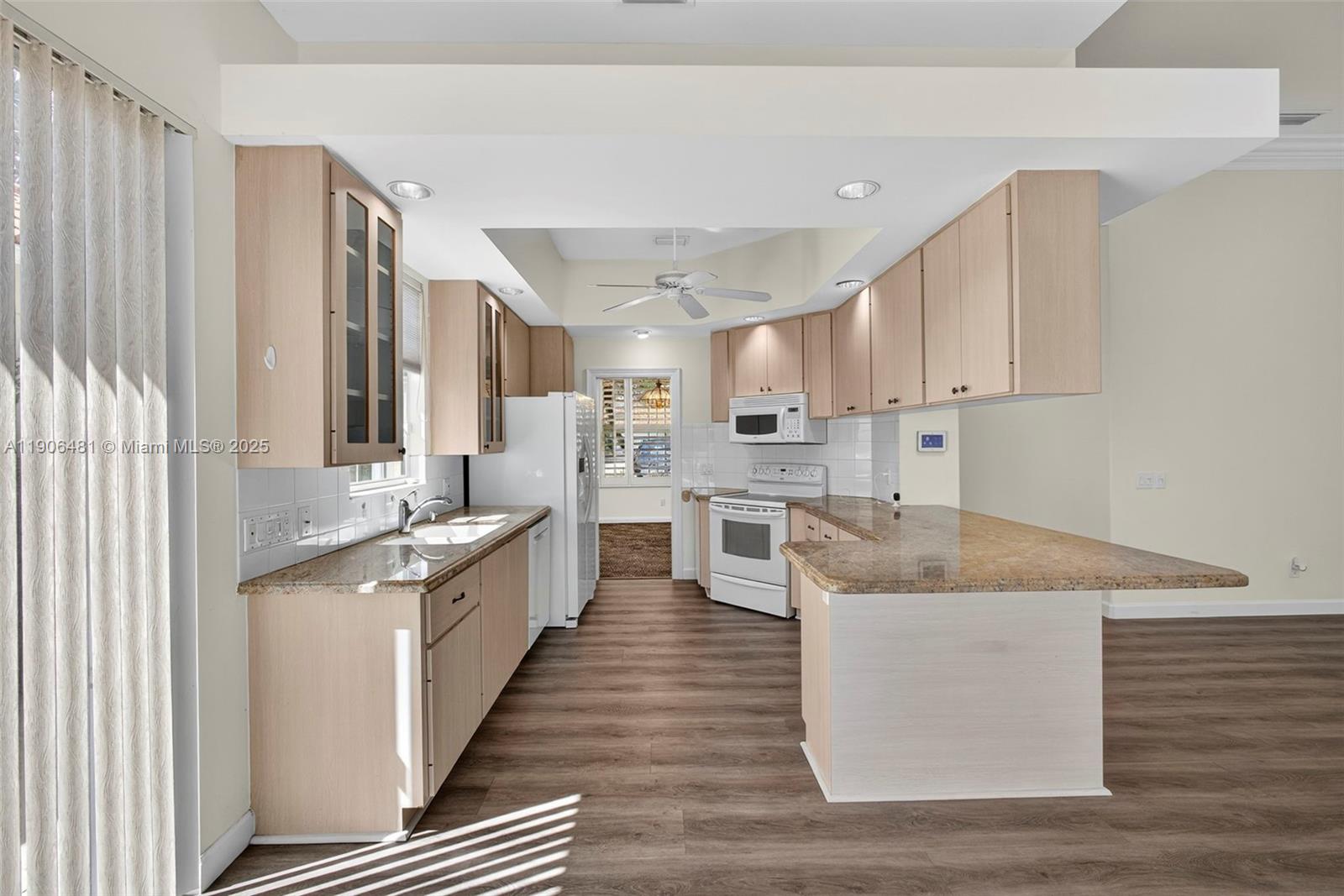 OAKS OAKS EAST 4 - Residential