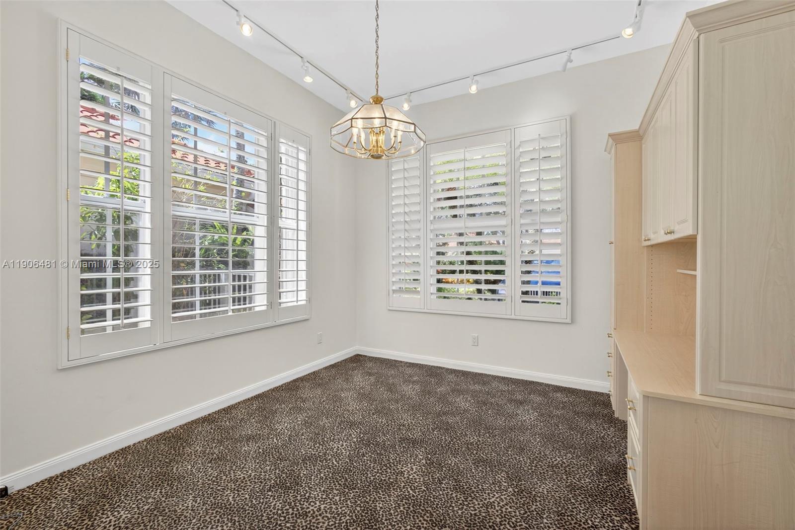 OAKS OAKS EAST 4 - Residential