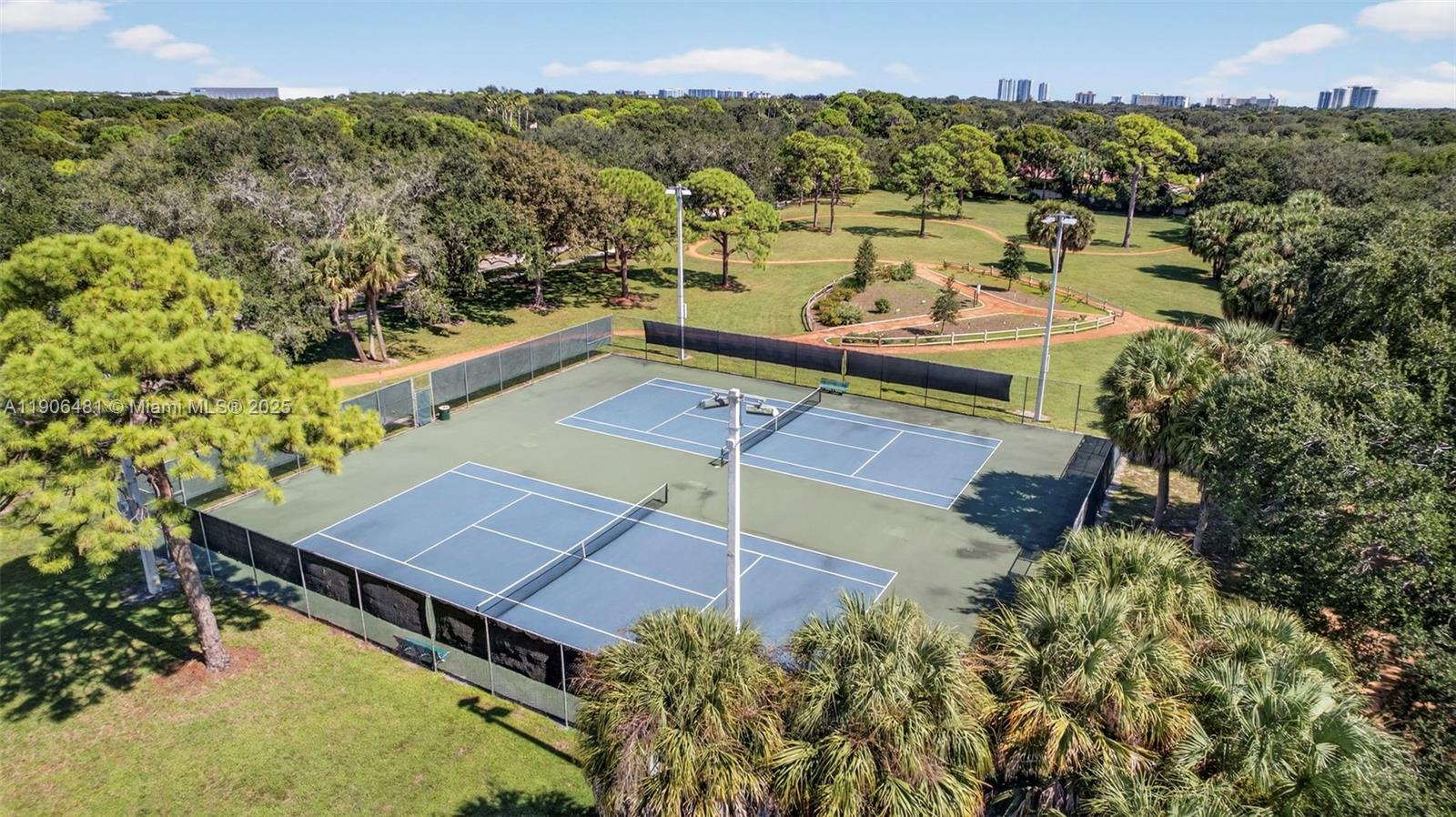 OAKS OAKS EAST 4 - Residential