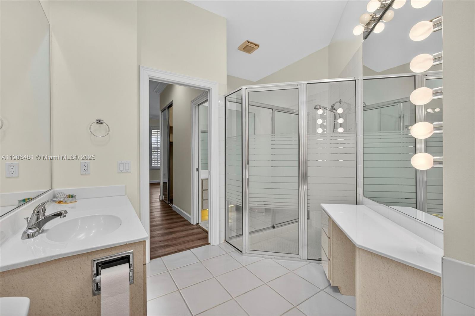 OAKS OAKS EAST 4 - Residential