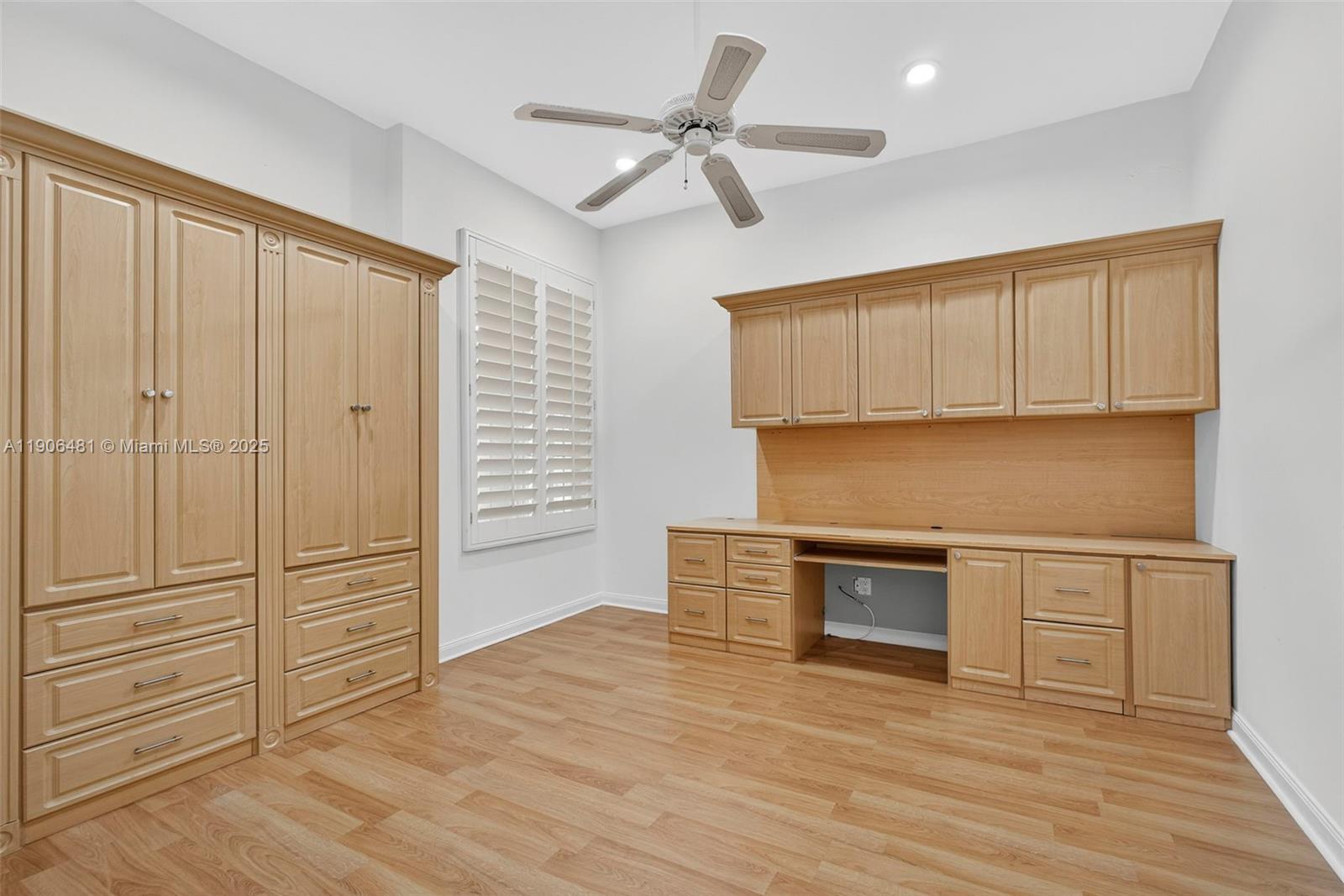 OAKS OAKS EAST 4 - Residential