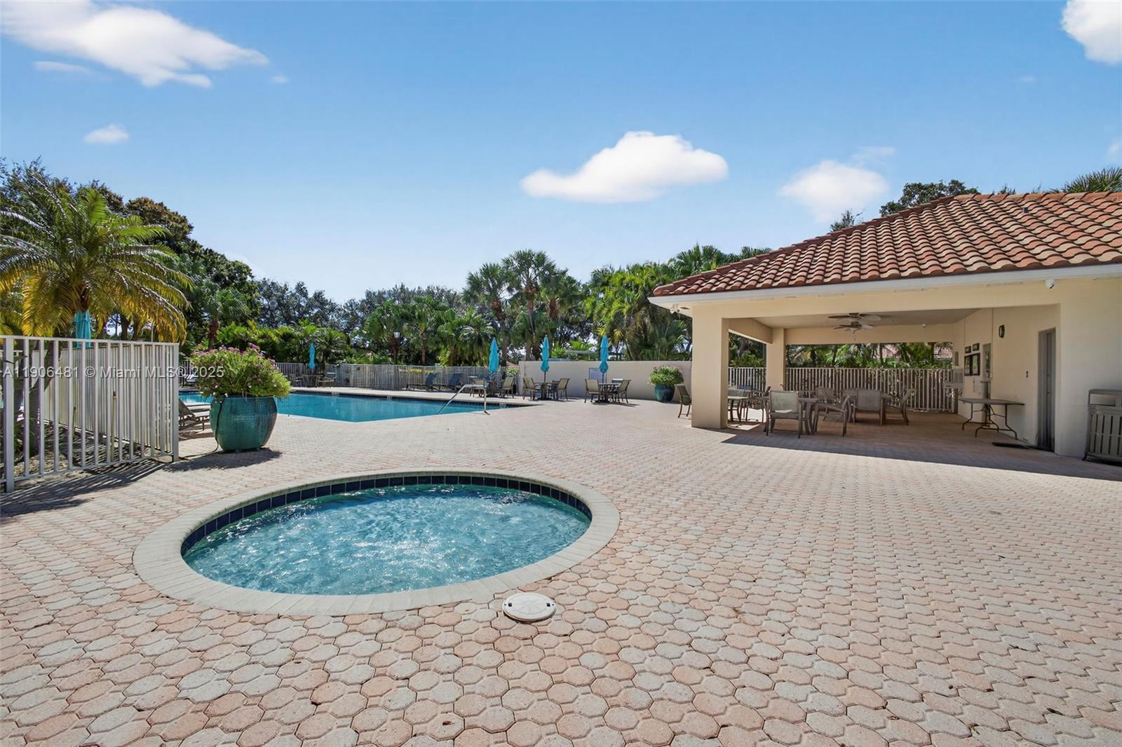 OAKS OAKS EAST 4 - Residential