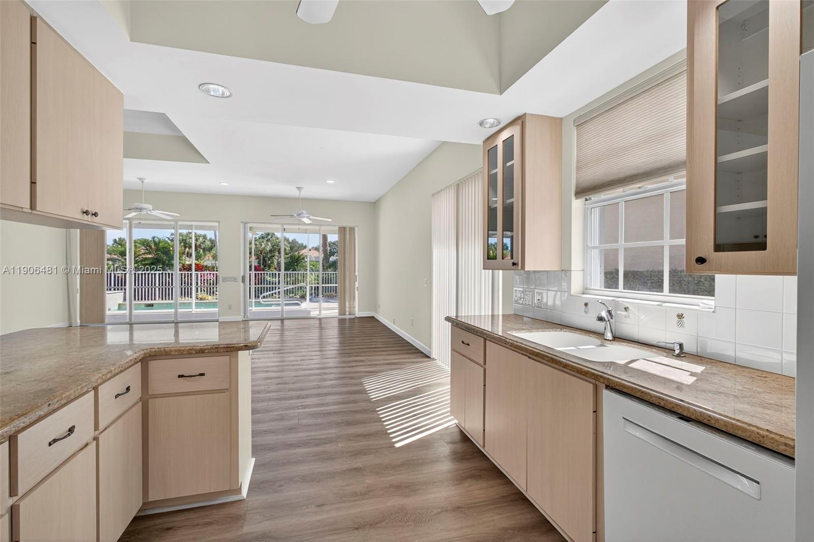 OAKS OAKS EAST 4 - Residential