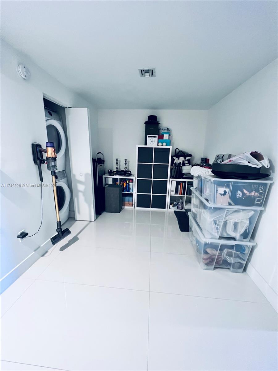 THE HARBOUR North - Residential Lease