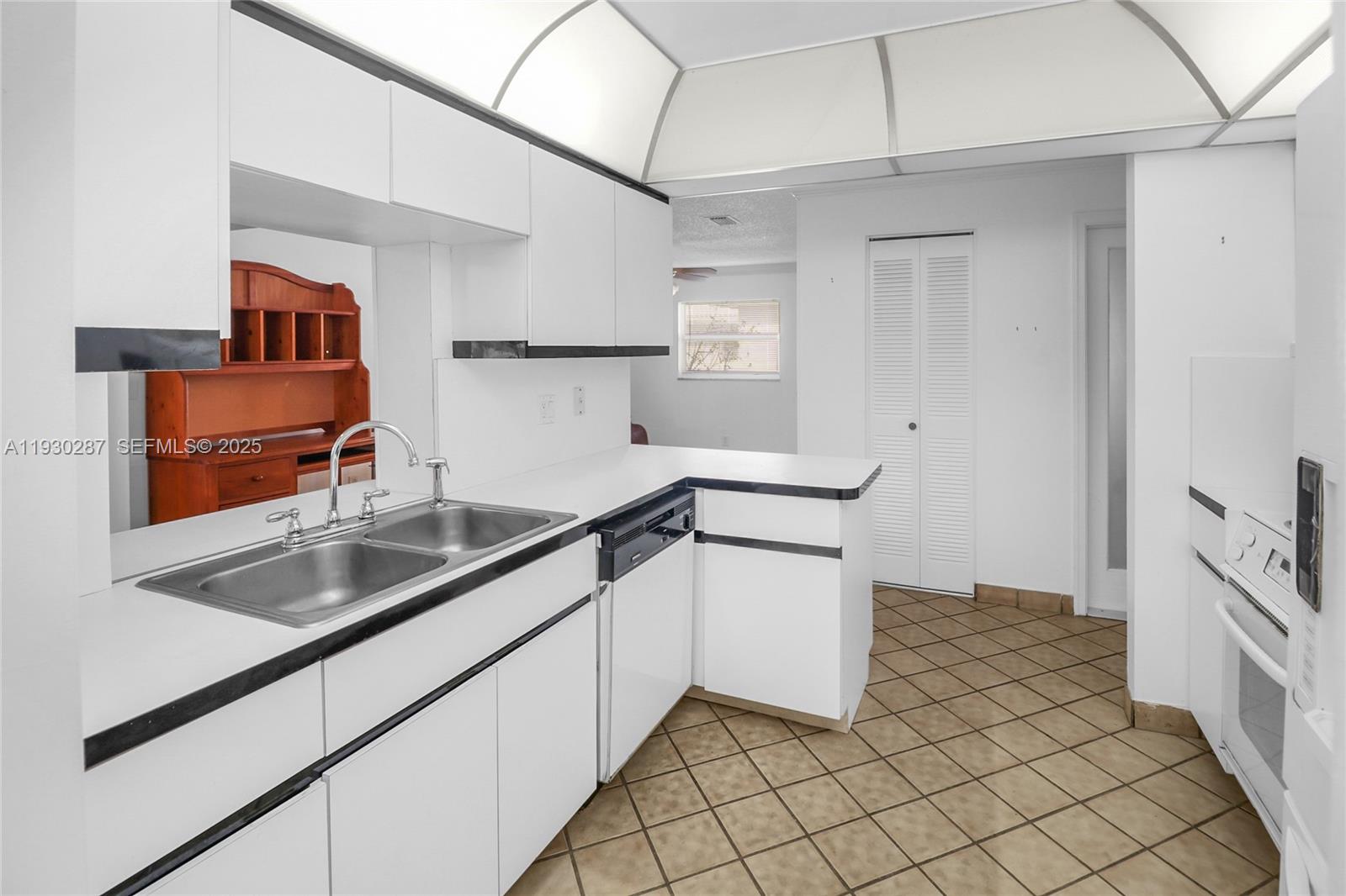 LAUDERDALE WEST 2 SEC - Residential