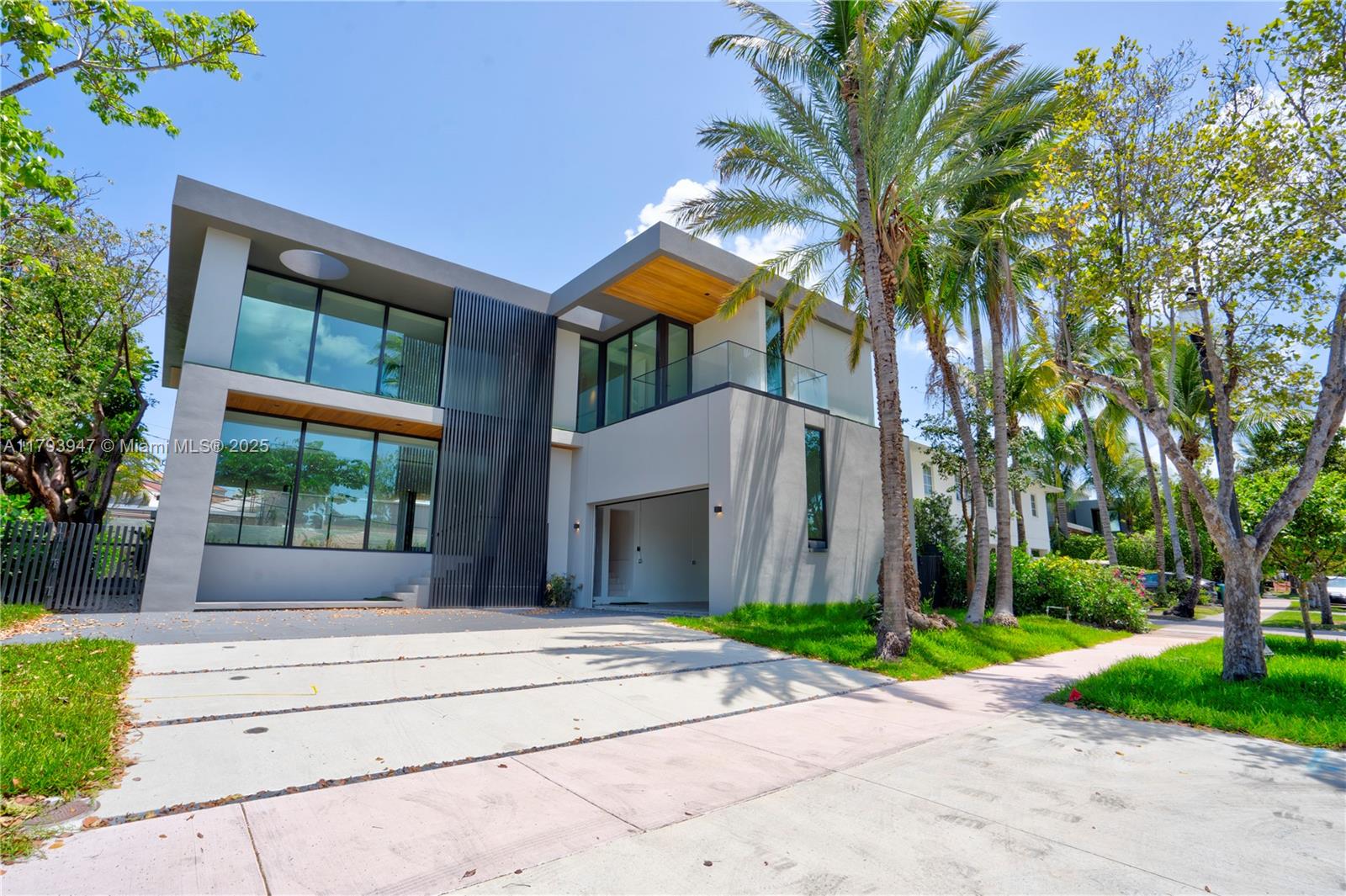Rental Property at 735 Fernwood Rd, Key Biscayne, Miami-Dade County, Florida - Bedrooms: 5 
Bathrooms: 7  - $30,000 MO.