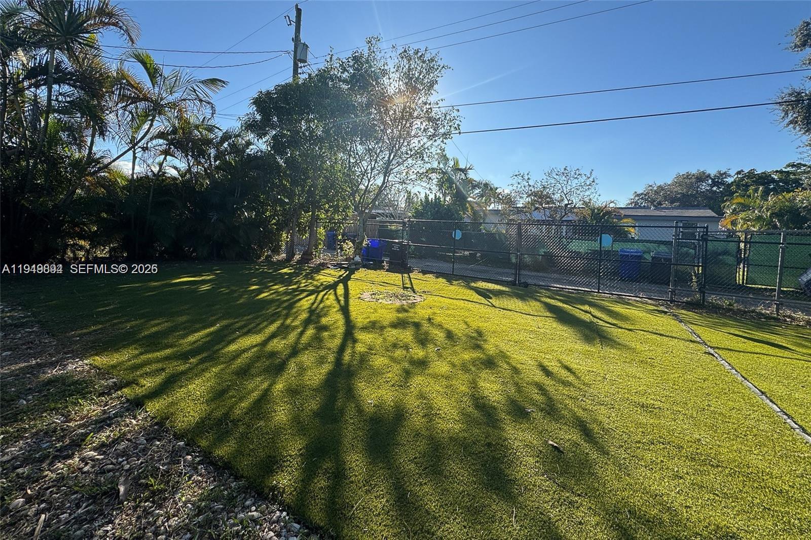 HOLLYWOOD HILLS - Residential