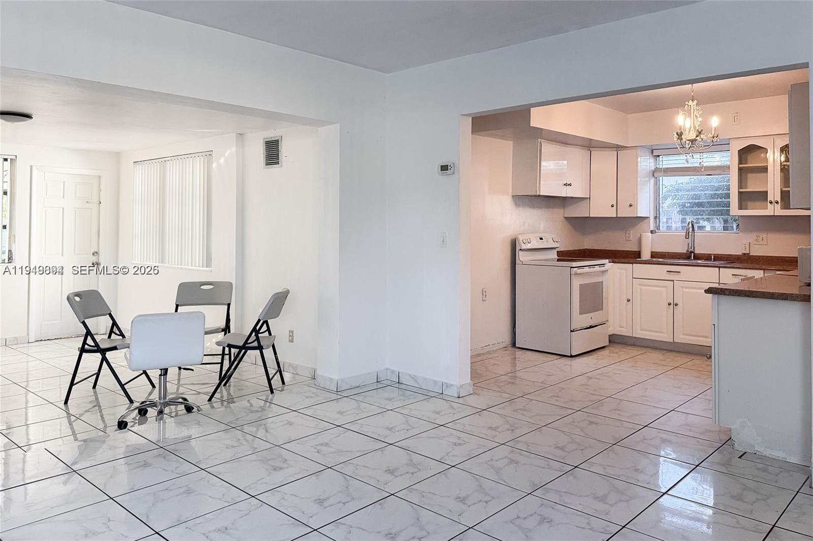 View photos, virtual tours, details... 1714 N 41st Ave