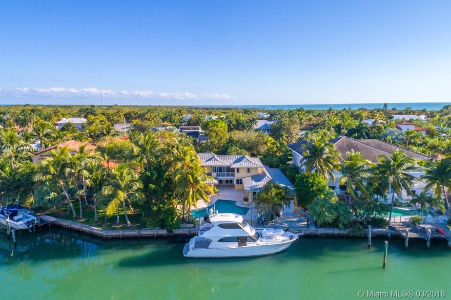 Incredible waterfront property on quiet Knollwood Drive. This home has ample spaces but yet it is cozy, charming and perfect for any family to enjoy. This residence offers 5 Bedrooms/5 baths, great living, dinning, kitchen and family rooms. It is is very bright and it is surrounded by gorgeous landscaping. Wonderful pool and terrace area which makes it perfect for entertainment. Separate large garage which is a great asset and storage space. This is a boaters dream and a great opportunity/priced right.