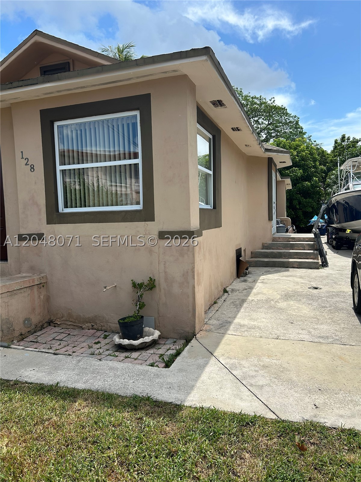 128 SW 11th Ave
