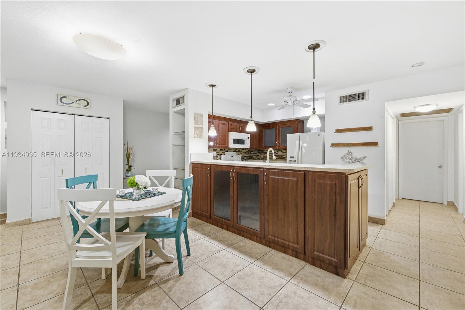 MIAMI LAKES WINDMILL GATE - Residential