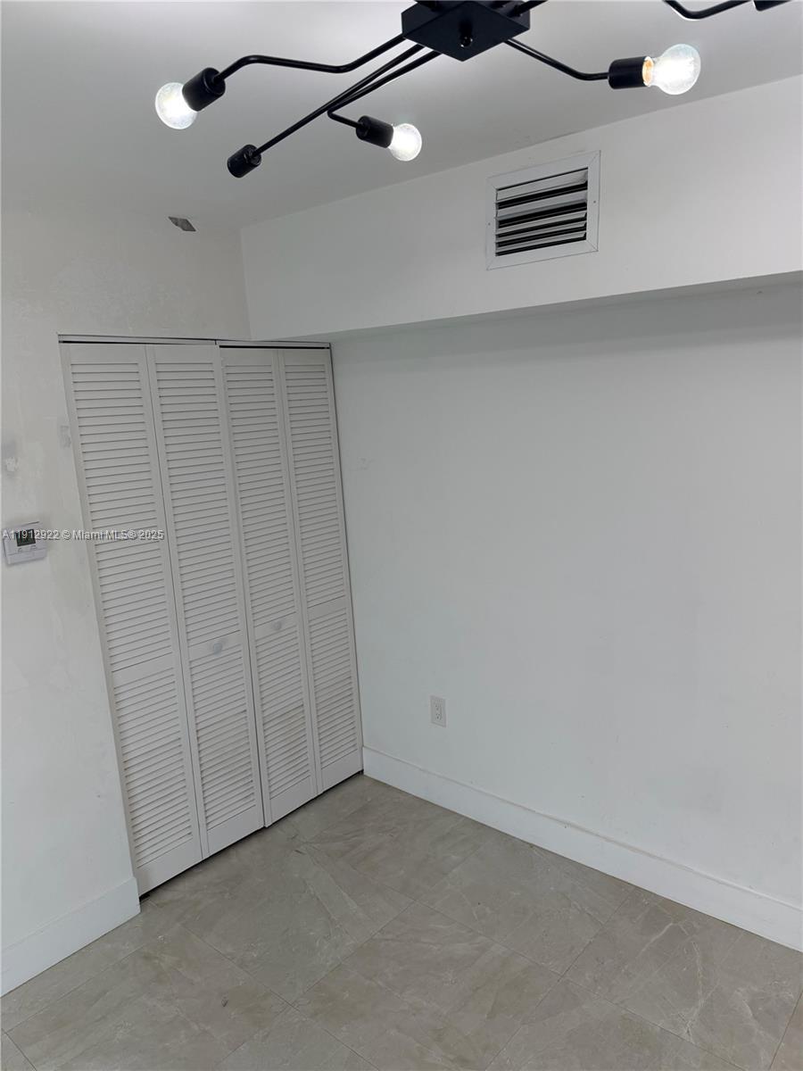 BISCAYNE BCH SUB - Residential Lease