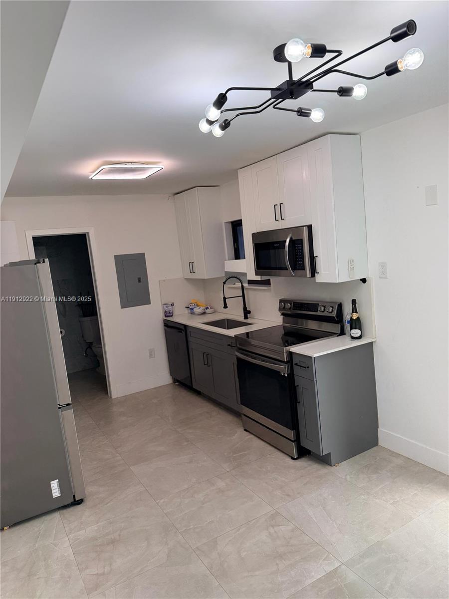 BISCAYNE BCH SUB - Residential Lease