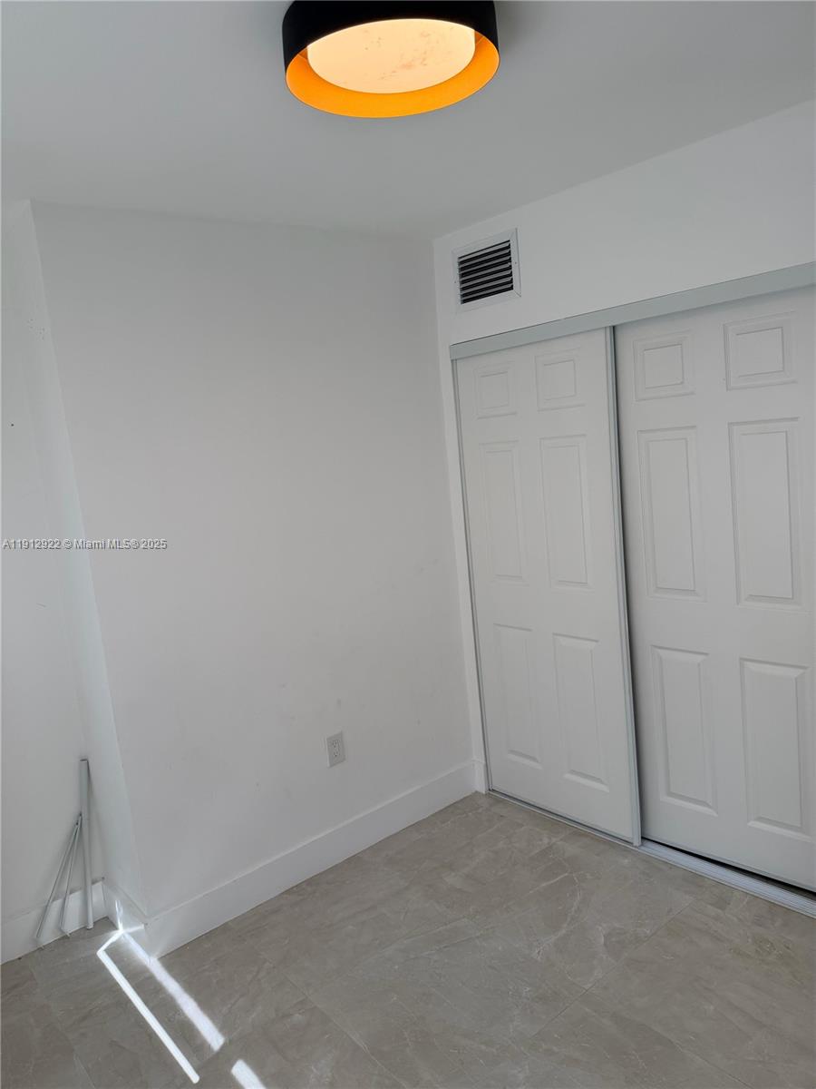 BISCAYNE BCH SUB - Residential Lease