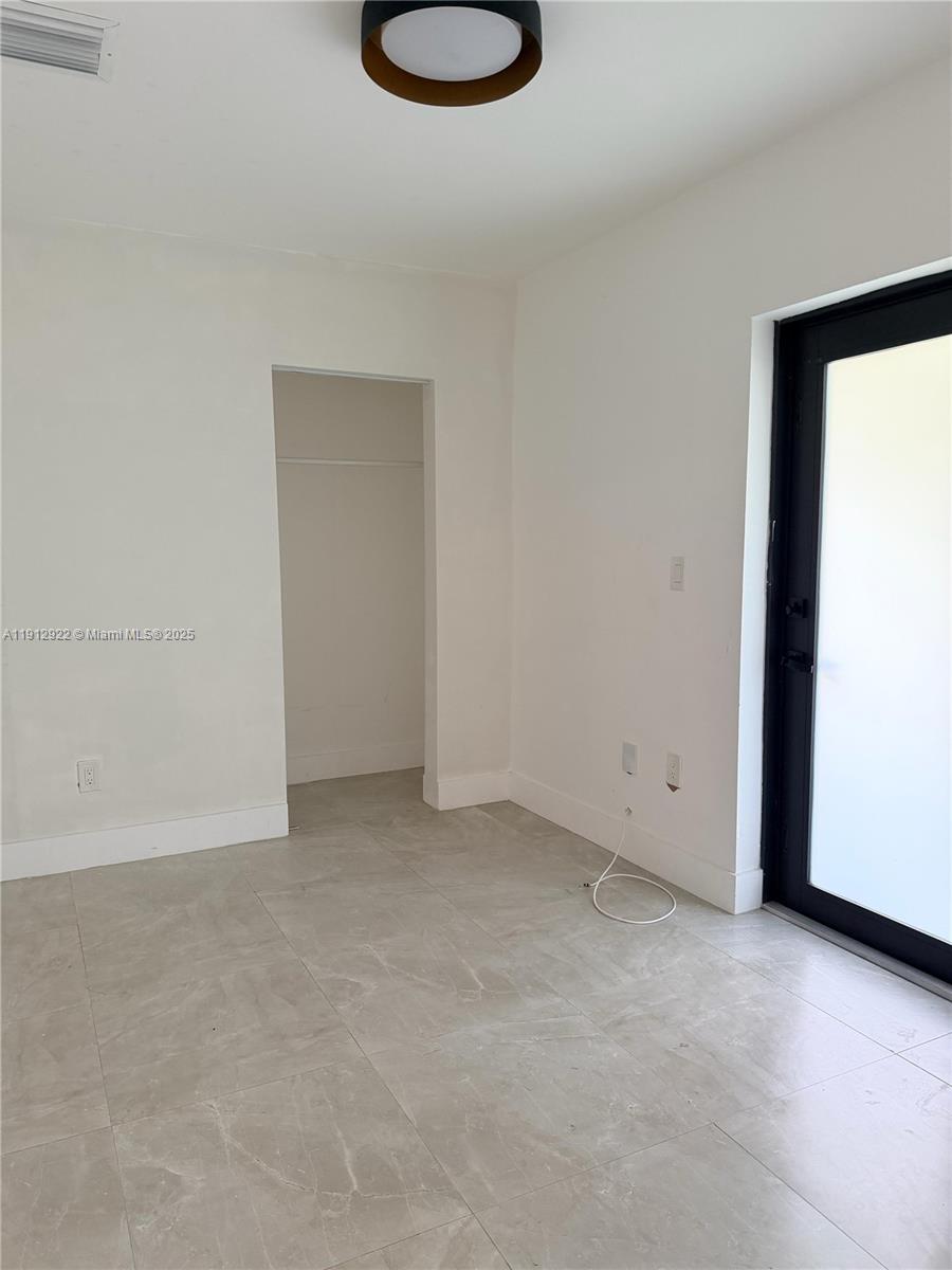 BISCAYNE BCH SUB - Residential Lease