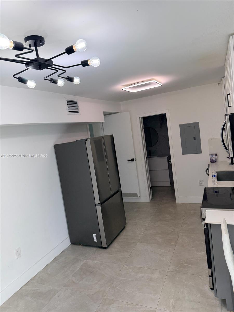 BISCAYNE BCH SUB - Residential Lease