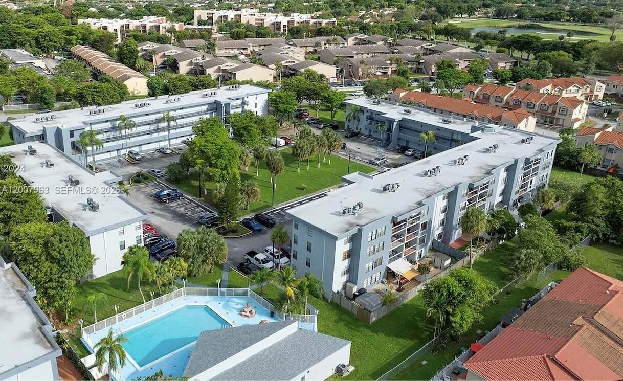 VILLA GRANDE CONDO - Residential