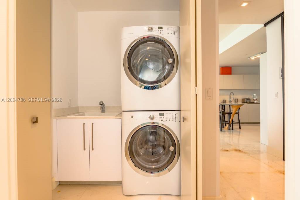 JADE SIGNATURE CONDO - Residential