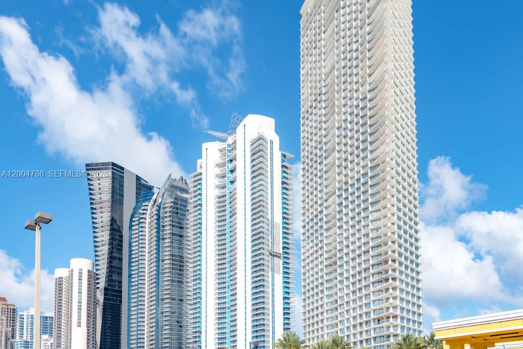 JADE SIGNATURE CONDO - Residential