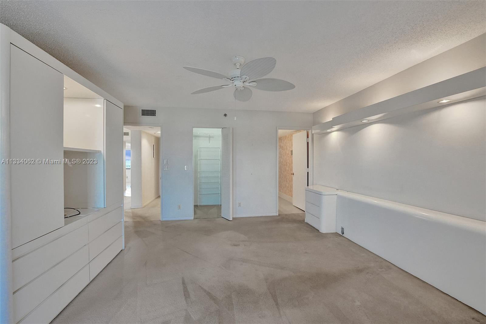 HUNTINGTON LAKES SEC FIVE - Residential