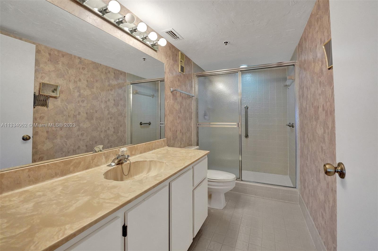 HUNTINGTON LAKES SEC FIVE - Residential