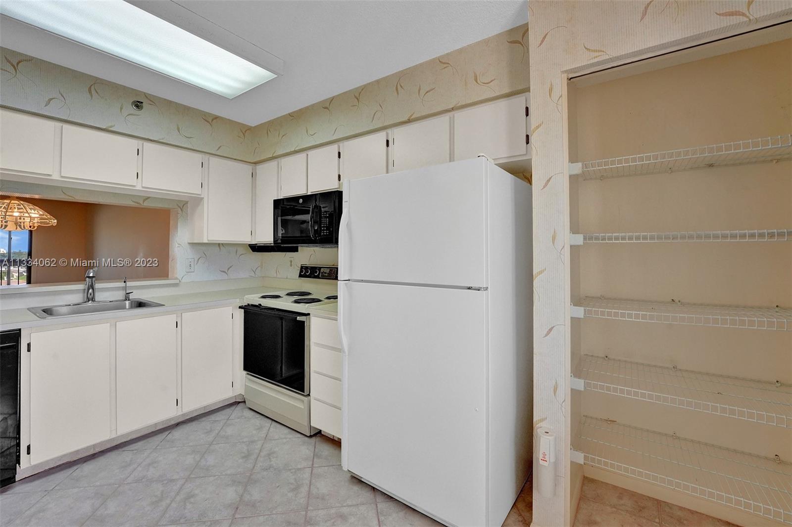 HUNTINGTON LAKES SEC FIVE - Residential