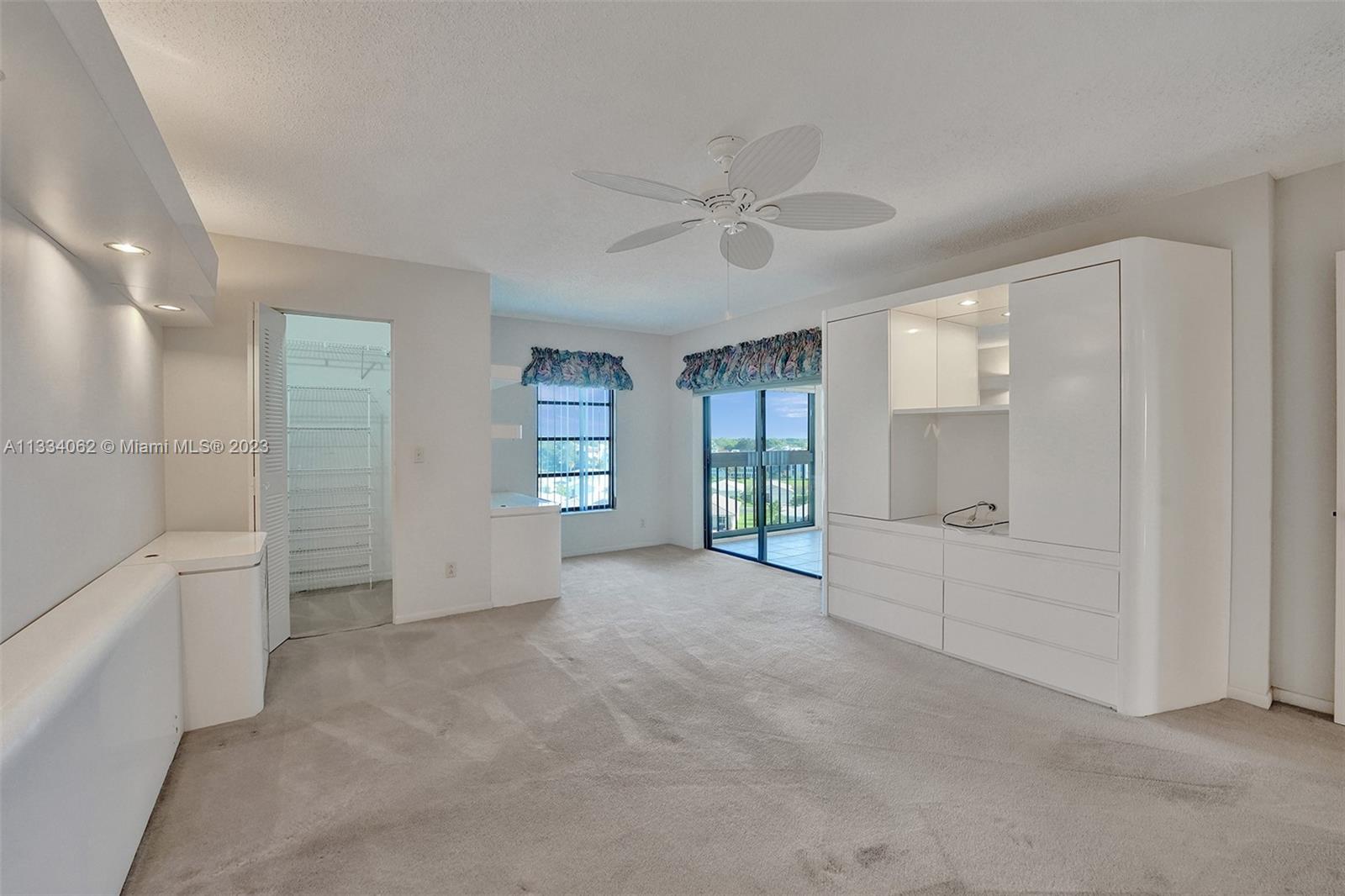 HUNTINGTON LAKES SEC FIVE - Residential