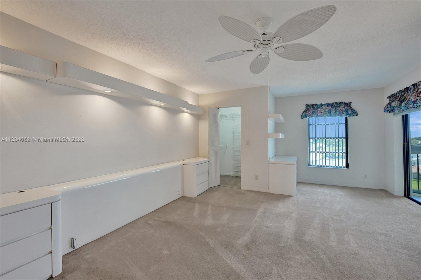 HUNTINGTON LAKES SEC FIVE - Residential