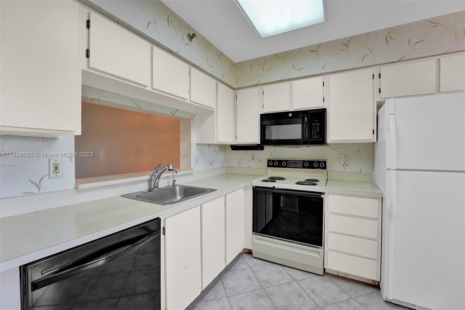 HUNTINGTON LAKES SEC FIVE - Residential