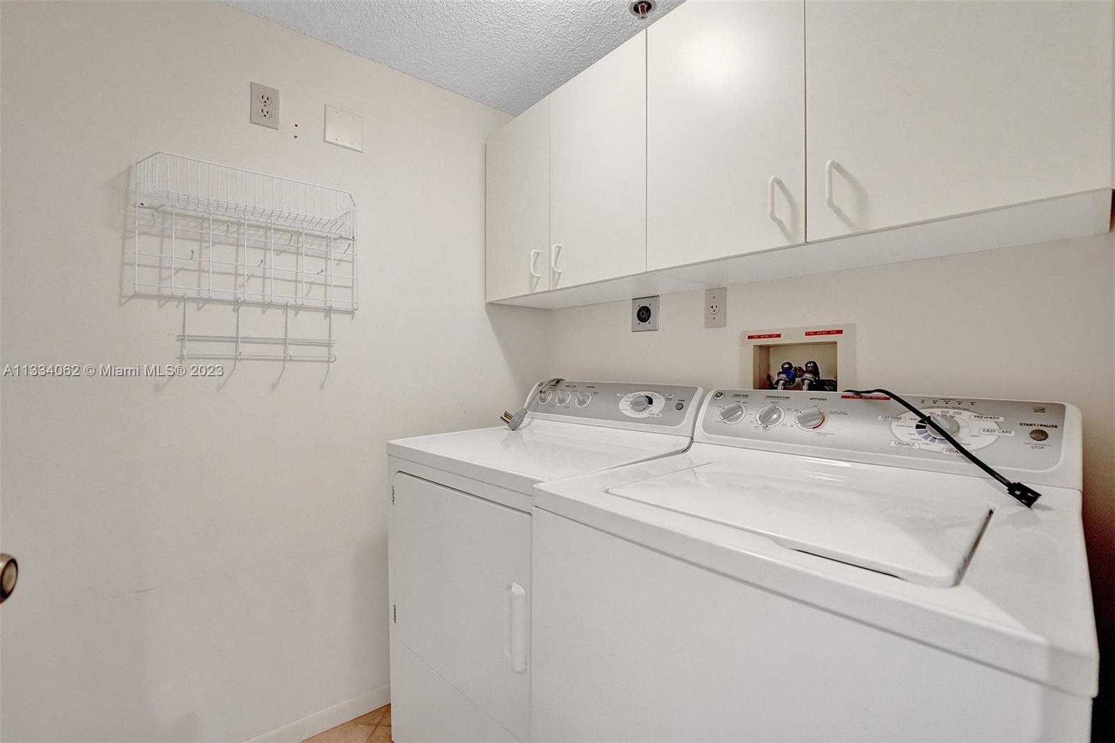 HUNTINGTON LAKES SEC FIVE - Residential