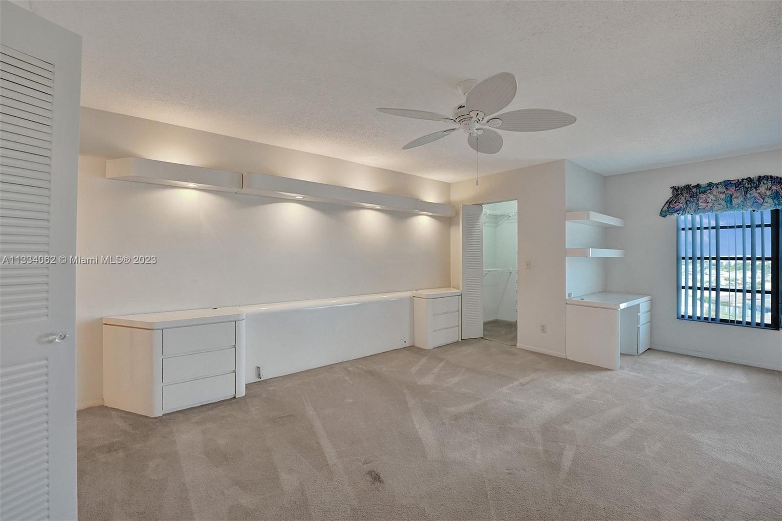 HUNTINGTON LAKES SEC FIVE - Residential