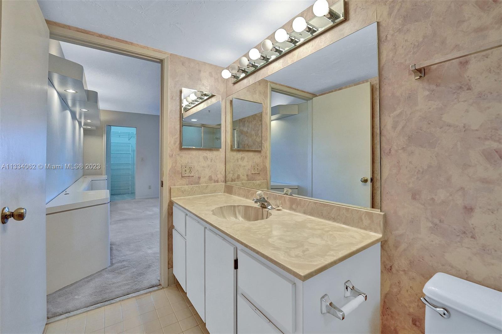 HUNTINGTON LAKES SEC FIVE - Residential