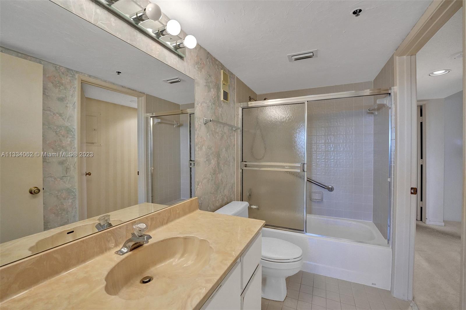 HUNTINGTON LAKES SEC FIVE - Residential