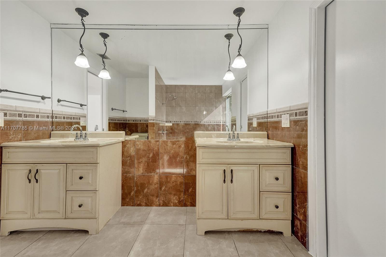 BRENTWOOD PARK - Residential