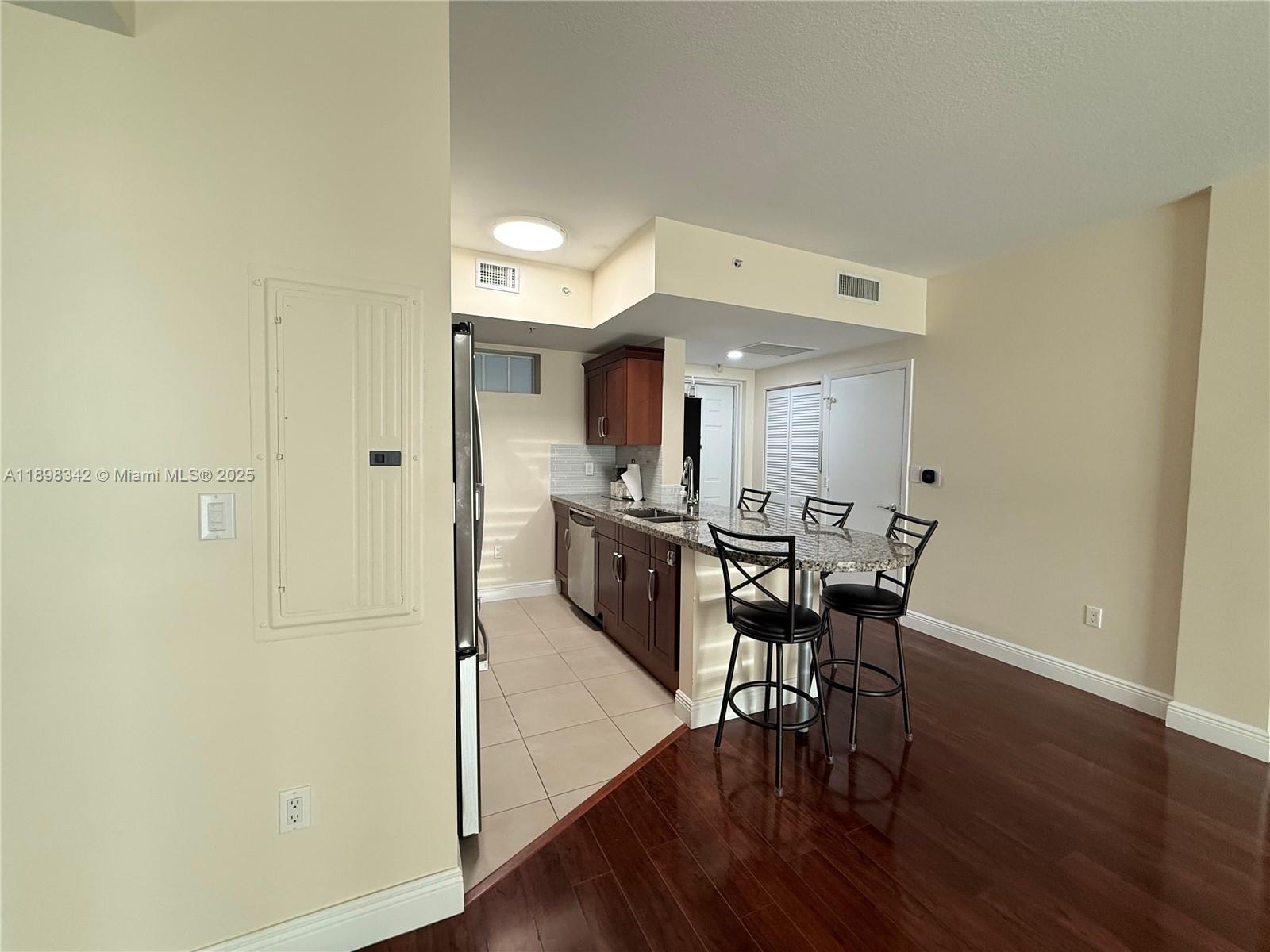 DOWNTOWN DADELAND CONDO N - Residential Lease